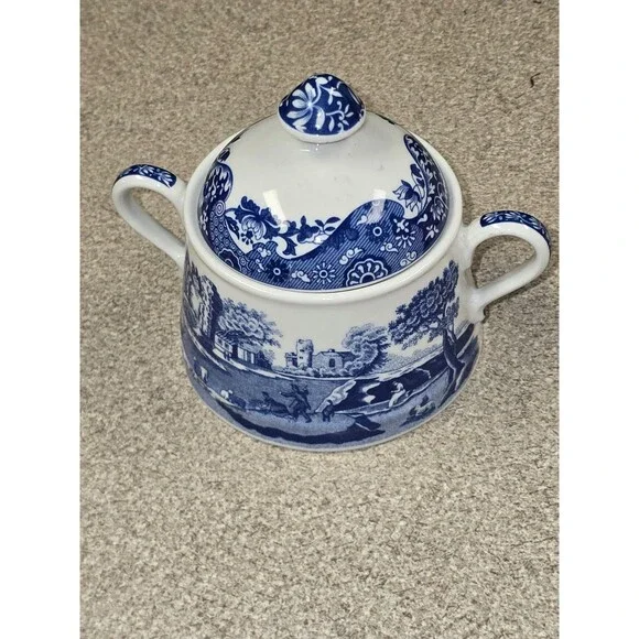 Spode Blue Italian pattern sugar bowl with a lid - Picture 1 of 4
